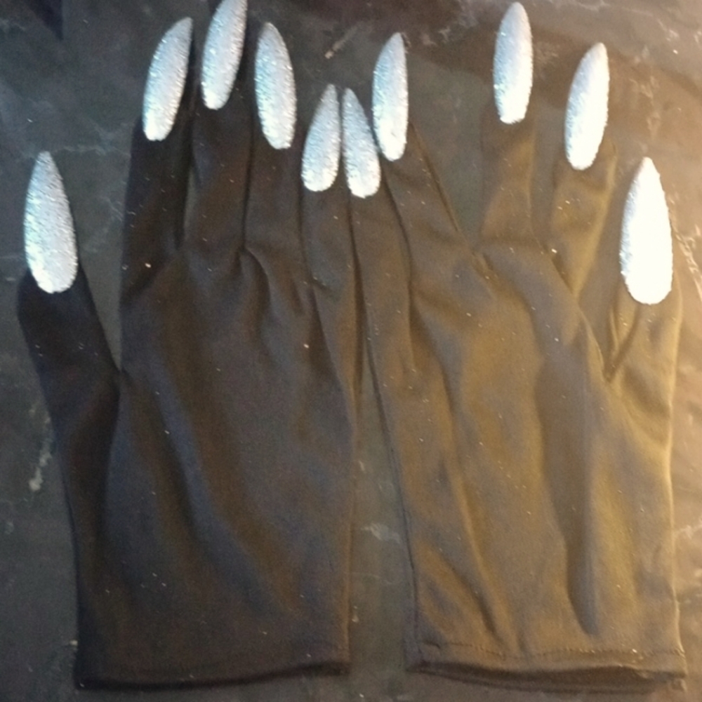 HCCode11- Vampire Claw Gloves with Silvery Nails